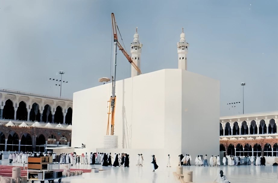 In 1996, the Holy Kaaba Was Damaged