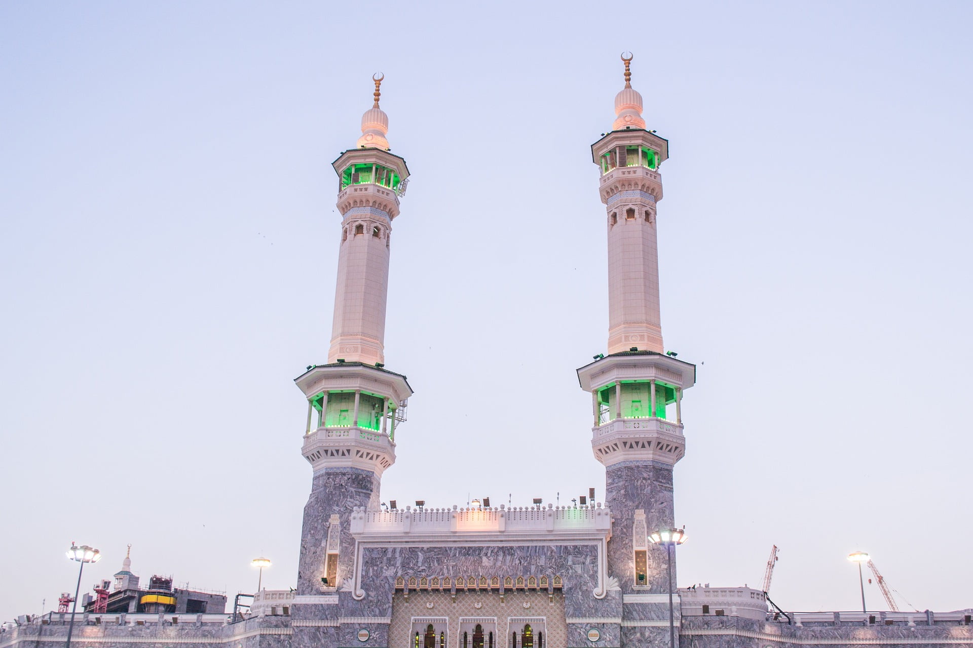 Saudi Authorities Set Dress Code for Women Making Umrah Pilgrimage