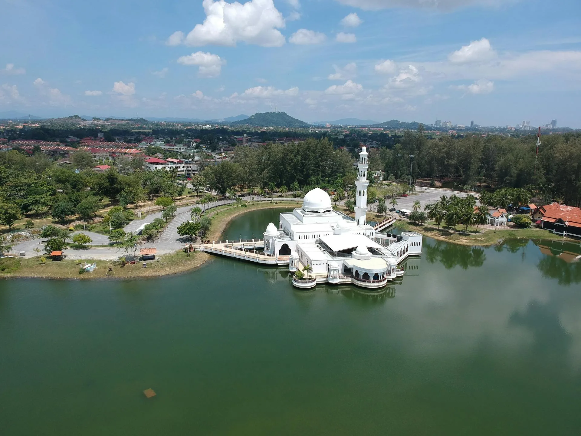 Malaysia To Jail or Fine Men For Skipping Friday Prayers in Terengganu