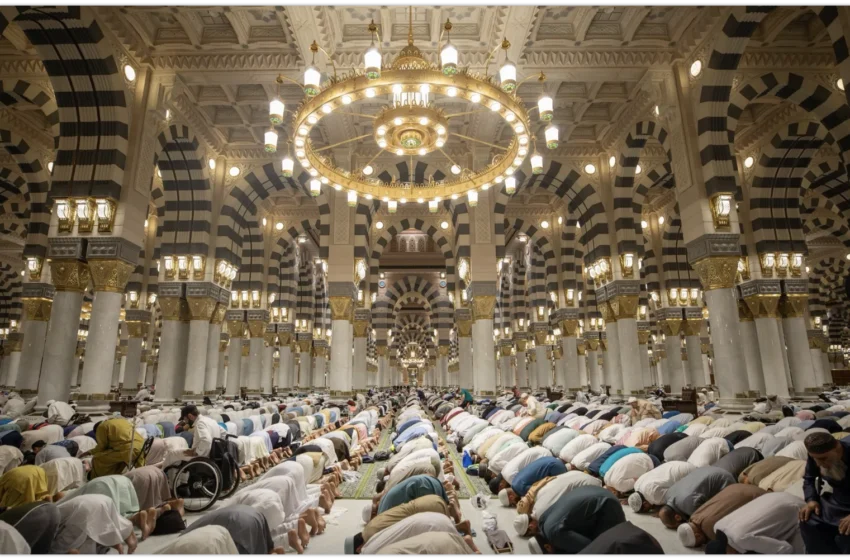  Lunar Eclipse Prayer at Masjid an Nabawi Lasted 1 Hour and 7 Minutes