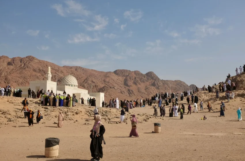  Visitors Can Now Take Vehicles To Jabal Uhud For 35 Riyals