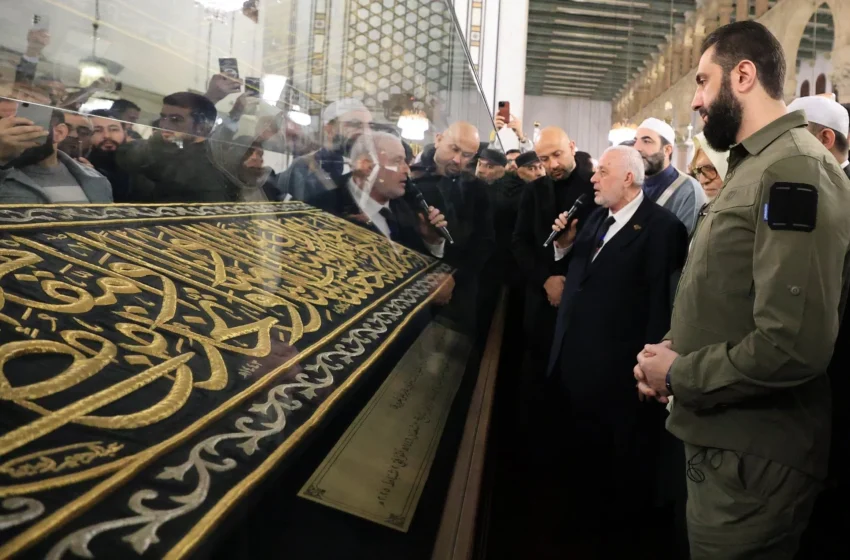  Syrian President Places Piece of Kaaba’s Kiswa in Umayyad Mosque