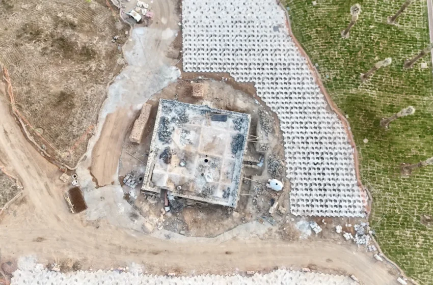  Six Mosques at Battle of Trench Site Under Construction