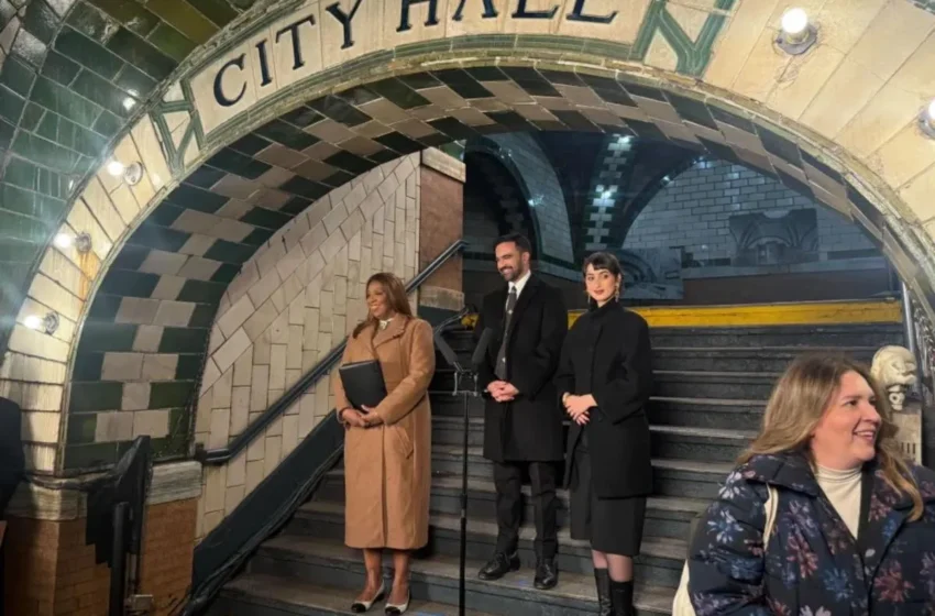  Zohran Mamdani Takes Oath as New York Mayor on Quran