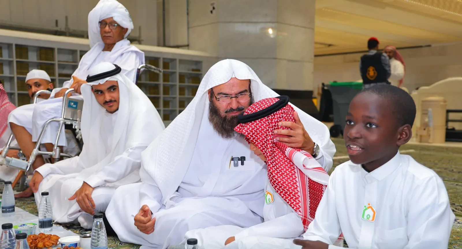 Sheikh Sudais Breaks Fast with Orphan Children at Masjid Al-Haram During Ramadan 2026