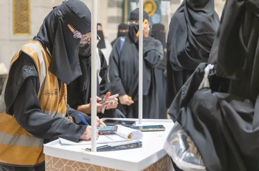  Masjid al-Haram Deploys 240 Staff Under “Ask Me” Initiative to Guide Pilgrims